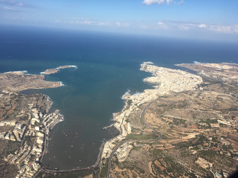 Arrivée sur Malte en avion (voyage en groupe 2018) 